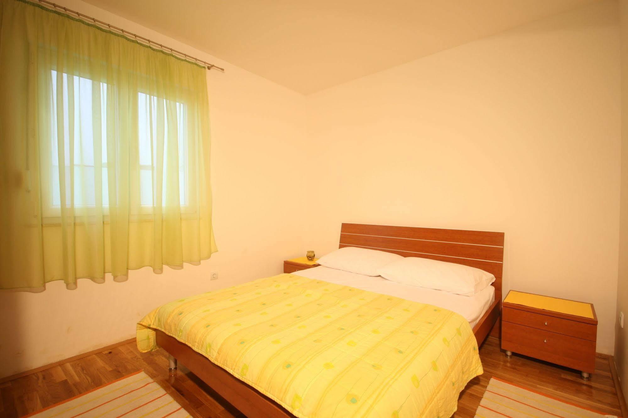 Beverly Apartment *